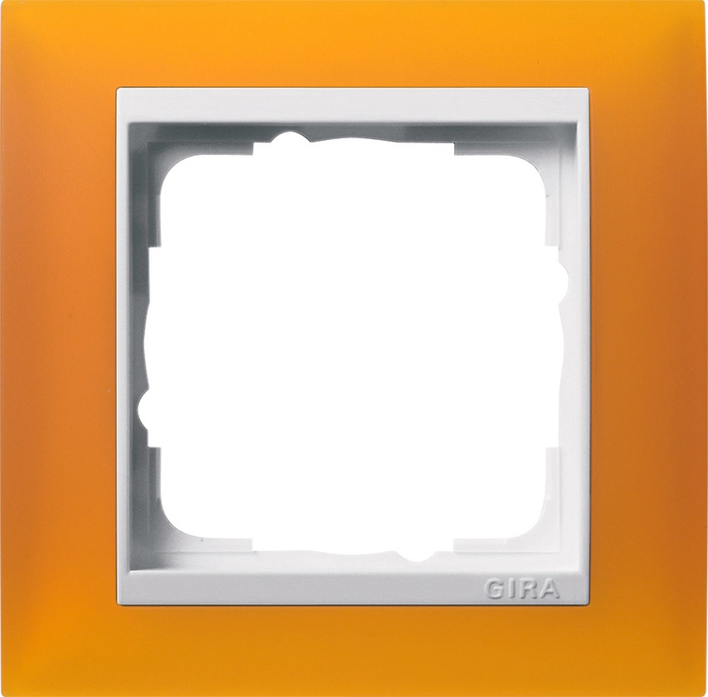 Рамки Gira Event янтарный / белый глянец Рамки Gira Event янтарный / белый глянец