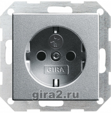 Розетка электрическая Gira со шторками (Алюминий) Розетка электрическая Gira со шторками (Алюминий)